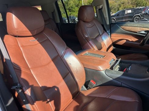 Used 2019 Cadillac Escalade ESV Premium Luxury image 40