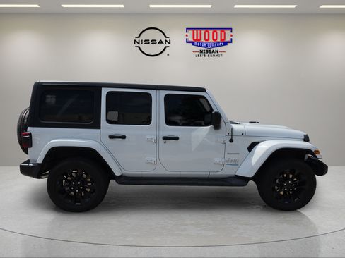 Used 2022 Jeep Wrangler Unlimited Sahara w/ Cold Weather Group AWD/4WD image 2
