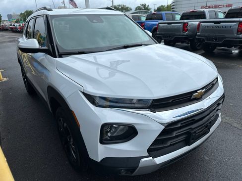 Used 2021 Chevrolet TrailBlazer LT w/ Sun and Liftgate Package AWD/4WD image 3