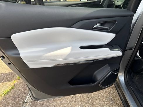 Used 2025 Chevrolet Traverse High Country w/ LPO, Floor Liner Package FWD image 10