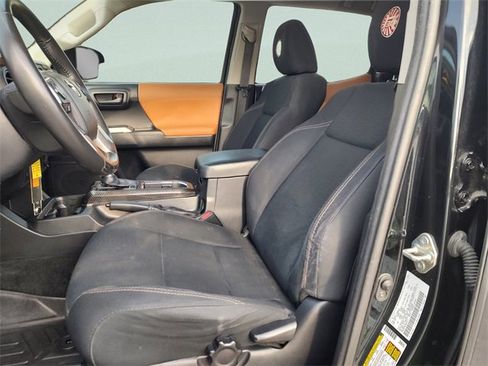 Used 2018 Toyota Tacoma SR5 image 27