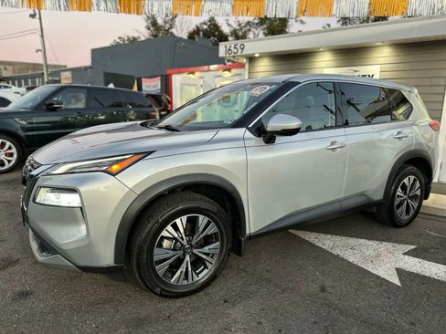 Used 2021 Nissan Rogue SV image 9