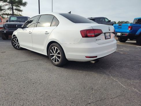 Used 2017 Volkswagen Jetta SE image 5
