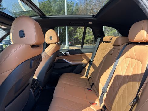 Used 2023 BMW X5 sDrive40i w/ M Sport Package image 9