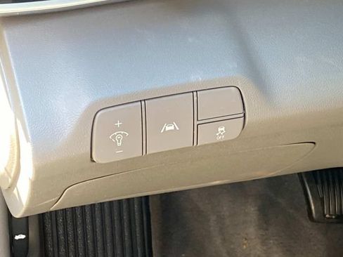 Used 2023 Hyundai Elantra SEL FWD image 15