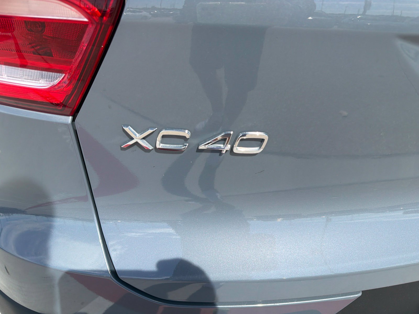 Used 2023 Volvo XC40 B4 Plus w/ Driver Assist Package FWD image 8