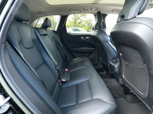 Used 2023 Volvo XC60 B5 Plus FWD image 29