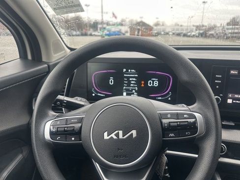 Used 2025 Kia Sportage LX image 11