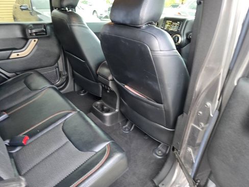 Used 2017 Jeep Wrangler Unlimited Sahara AWD/4WD image 24