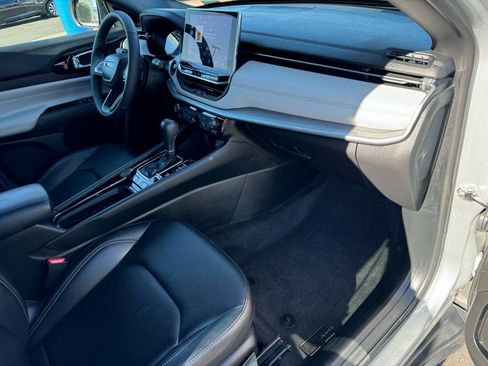 Used 2025 Jeep Compass Limited image 13