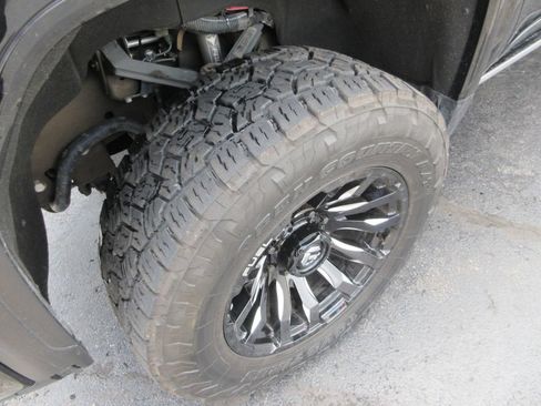 Used 2024 GMC Sierra 2500 Denali Ultimate AWD/4WD image 15