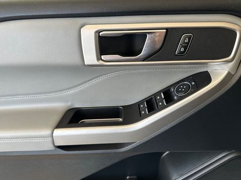 Used 2022 Ford Explorer XLT w/ Equipment Group 202A image 13