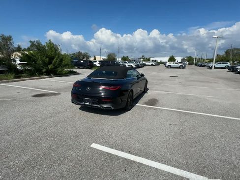 Used 2025 Mercedes-Benz CLE 300 4MATIC Cabriolet image 7