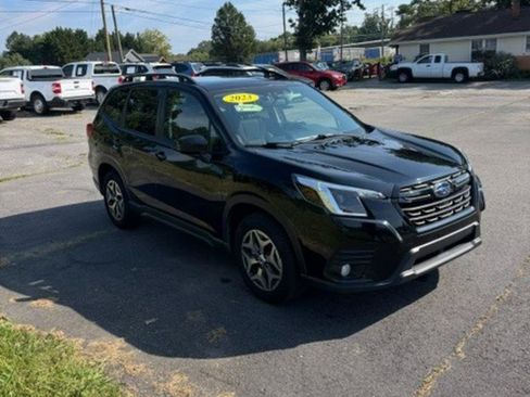 Used 2023 Subaru Forester Premium AWD/4WD image 3