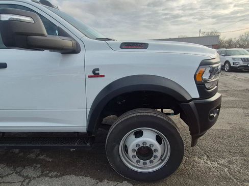 Used 2024 RAM 5500 Tradesman w/ Safety Group image 19