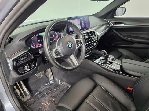 Used 2021 BMW 530i w/ M Sport Package RWD image 14