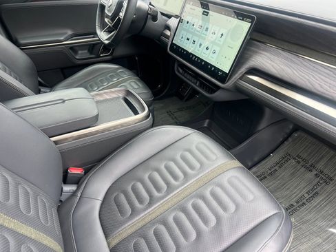 Used 2022 Rivian R1T Adventure image 15