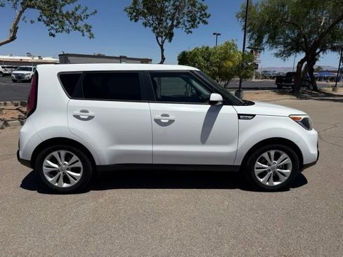 Used 2016 Kia Soul + FWD image 4