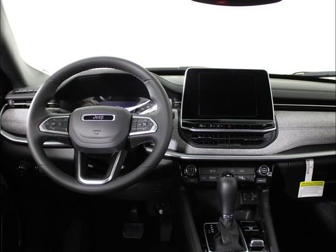 New 2025 Jeep Compass Latitude image 15