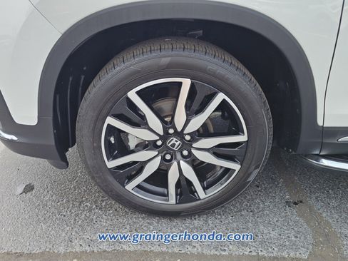 Used 2021 Honda Pilot Touring image 9