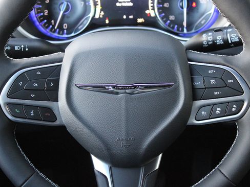 New 2026 Chrysler Pacifica Select image 16