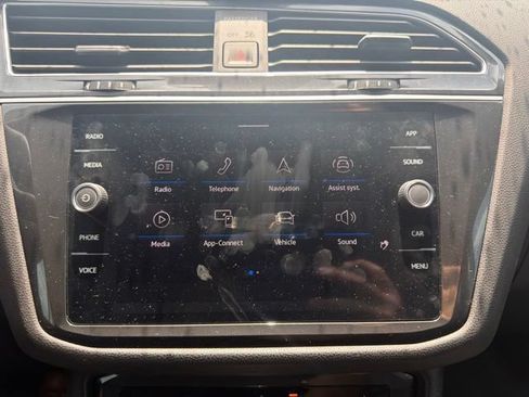 Used 2024 Volkswagen Tiguan SE FWD image 21