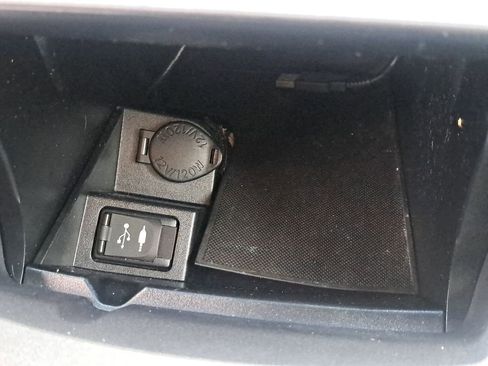 Used 2015 Toyota Camry LE image 23