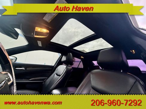 Used 2014 Chrysler 300 C RWD image 11