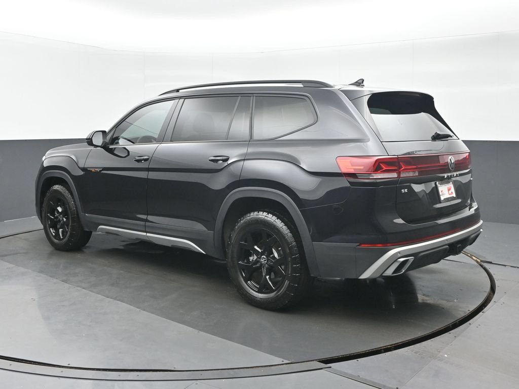 Used 2025 Volkswagen Atlas Peak Edition SE AWD/4WD image 5