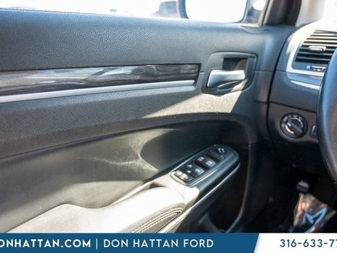 Used 2022 Chrysler 300 Touring w/ Sport Appearance Package image 16