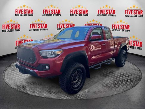 Used 2017 Toyota Tacoma TRD Off-Road w/ Premium & Technology Package image 3
