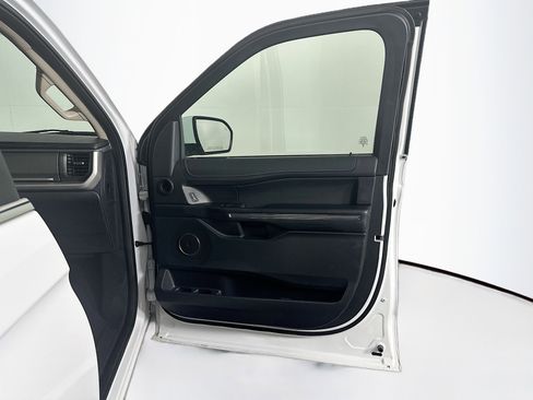 Used 2024 Ford Expedition XLT image 34