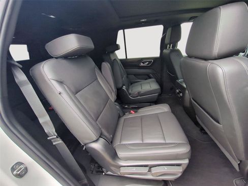Used 2022 Chevrolet Tahoe Z71 w/ Luxury Package AWD/4WD image 34