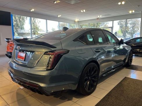 Used 2024 Cadillac CT5 V Blackwing w/ Carbon Fiber Package 2 RWD image 5