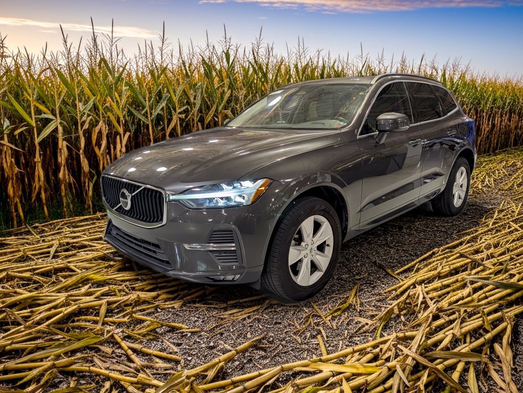 Used 2022 Volvo XC60 B5 Momentum w/ Climate Package FWD image 1