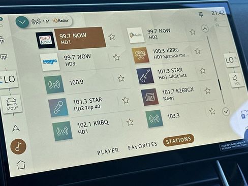 New 2026 Land Rover Range Rover Velar Dynamic SE AWD/4WD image 23