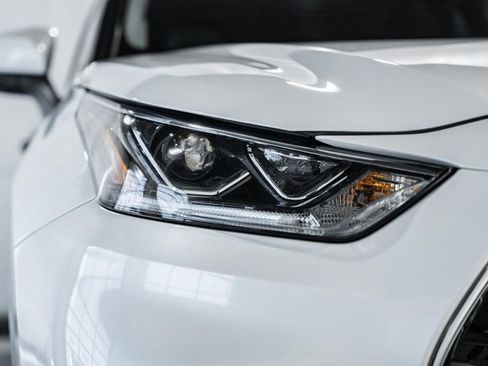 Used 2023 Toyota Highlander Limited image 12