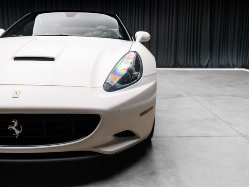 Used 2013 Ferrari California RWD image 19