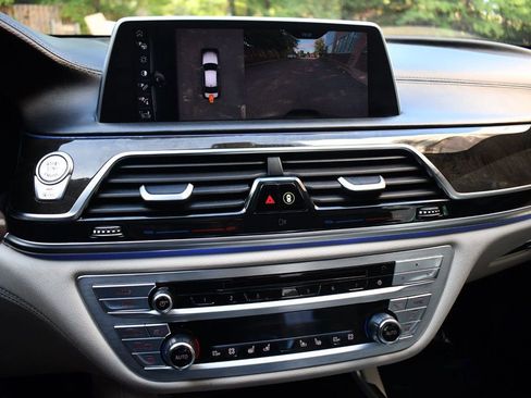 Used 2016 BMW 750i xDrive image 30