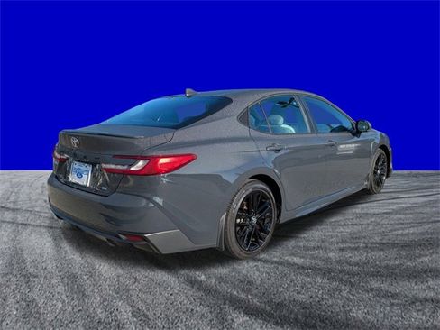 Used 2025 Toyota Camry SE image 4