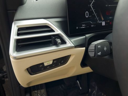 Used 2025 BMW 430i Convertible w/ Convenience Package image 13