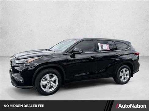 Used 2021 Toyota Highlander LE AWD/4WD image 1