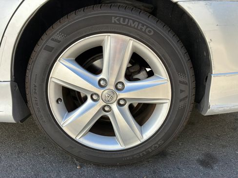 Used 2011 Toyota Camry SE w/ SE Extra-Value Pkg #1 FWD image 65