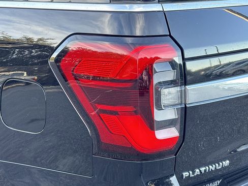 Used 2023 Ford Expedition Platinum image 7