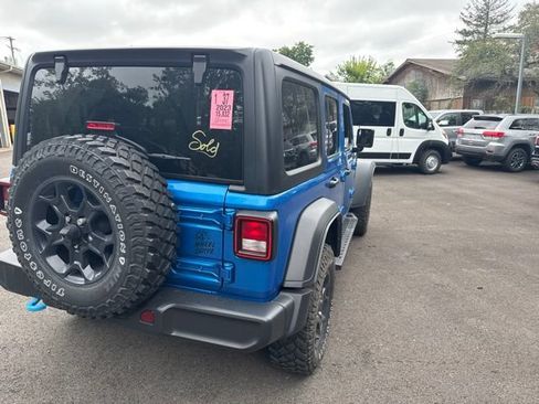 Used 2023 Jeep Wrangler Unlimited w/ Cold Weather Group AWD/4WD image 7