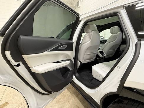 Used 2024 Cadillac Lyriq Luxury RWD image 32