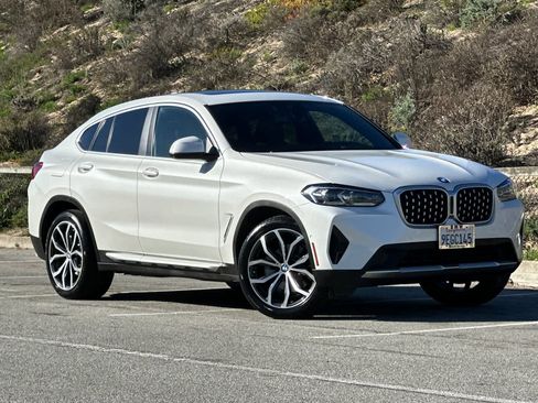 Certified 2023 BMW X4 xDrive30i w/ Premium Package image 5