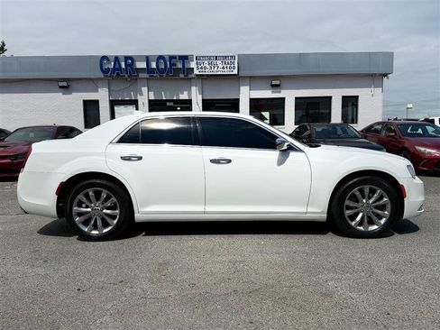 Used 2019 Chrysler 300 Limited AWD/4WD image 5
