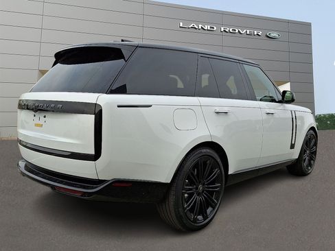 New 2025 Land Rover Range Rover SE image 2