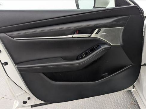 Used 2019 MAZDA MAZDA3 AWD Hatchback w/ Preferred Pkg image 13